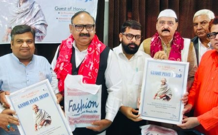 लखनऊ में महात्मा गांधी की जयंती पर गोष्ठी:गांधी के विचारों में सामाजिक समानता और आर्थिक न्याय पर हुई चर्चा