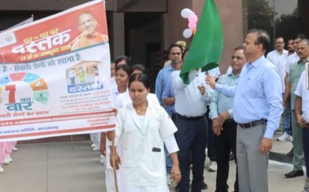 आजमगढ़ में संचारी रोग की निकाली गई रैली:डीएम रविंद्र कुमार बोले जिला प्रशासन के साथ-साथ जन सहभागिता जरूरी