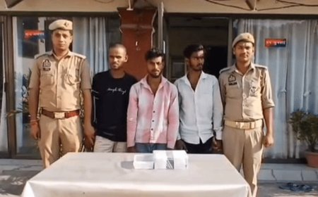गोरखपुर में ई-रिक्शा में सवारी बनकर करते थे मोबाइल चोरी:12 फोन के साथ तीन गिरफ्तार; फोन मांगने पर यात्री को दी धमकी