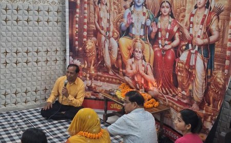 मेरठ में संगीतमय रामकथा:वाल्मीकि जयंती पर हनुमान चालीसा पाठ, परीक्षितगढ़ मंदिर भजनों से गूंजा
