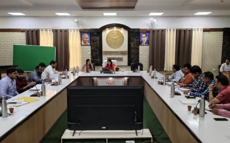 जिला अधिकारी ने सड़कें ठीक करने के निर्देश दिए:हापुड़ में जल जीवन मिशन की समीक्षा, दिसंबर 2026 तक 100 और मार्च 2027 तक सभी 200 पेयजल योजनाएं पूरी करने का लक्ष्य