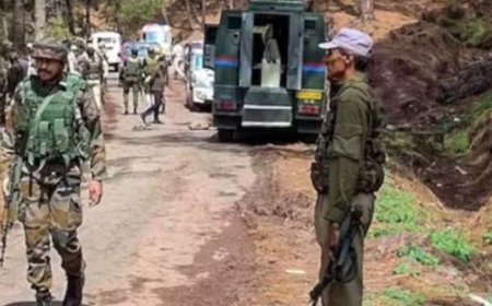 भास्कर अपडेट्स:जम्मू-कश्मीर में आतंकी संगठनों से जुड़े लोगों को संवेदनशील सुरक्षा जानकारी देने के आरोप में 2 गिरफ्तार