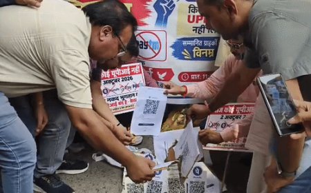 UPI पर MDR के विरोध में सड़कों पर उतरे व्यापारी:बारकोड की जलाई होली, मनाया ‘No UPI Day’