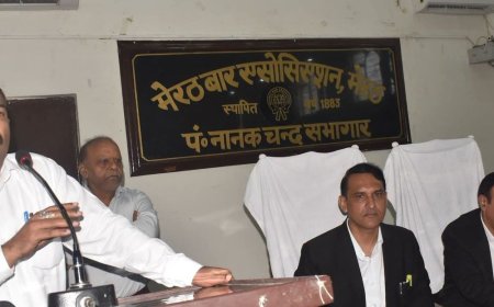 हाईकोर्ट बेंच की मांग पर मेरठ में वकीलों की हड़ताल:कचहरी में काम बंद, लगाए ‘कोर्ट नहीं तो वोट नहीं’ के नारे