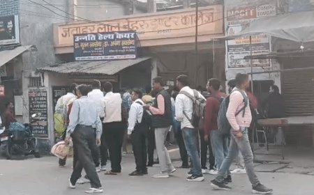कानपुर में 21 केंद्रों पर PET का आयोजन:दो पालियों में परीक्षा सघन तलाशी के बाद मिल रहा प्रवेश