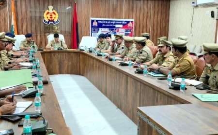 आगामी पर्वों पर औरैया पुलिस अलर्ट, एसपी ने की बैठक:सुरक्षा चाक-चौबंद रखने के निर्देश दिए, दुर्गा विसर्जन, रावण दहन और रामलीला पर जोर