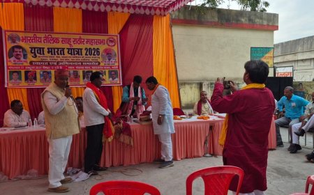 भदोही के महराजगंज बाजार में युवा भारत यात्रा का स्वागत:पंचायत भवन में बैंड-बाजे के साथ हुआ अभिनंदन समारोह, समाज की एकजुटता पर जोर