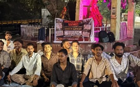 LU में हॉस्टल आवंटन के खिलाफ धरने पर बैठे छात्र:3 दिन से कर रहे हैं प्रदर्शन, पात्रों को मेरिट पर हॉस्टल देने की मांग