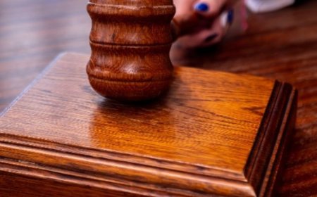 18 वर्षीय युवक की गला काटकर हत्या, दोषी को उम्रकैद:मामले में मोबाइल लोकेशन और हंसिया बने अहम सबूत, आगरा कोर्ट ने सुनाई सजा