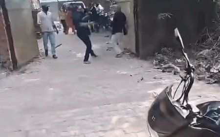हत्या से पहले जमकर उपद्रव, वीडियो सामने आया:1:30 सेकेंड के वीडियो में दोनों पक्ष भिड़ते दिखे, दो पुलिसवाले भी नजर आए