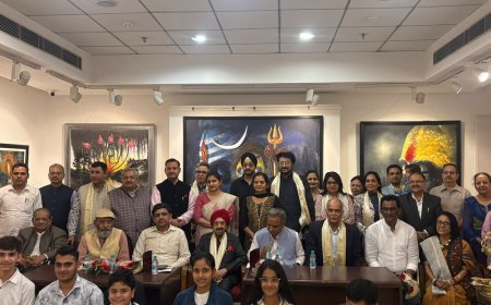 रफी मार्ग पर 'टू सिग्नेचर' चित्रकला प्रदर्शनी:गुरु रूपचंद और शिष्या हिमांशी की कलाकृतियां प्रदर्शित, 5 नवंबर तक चलेगा आयोजन