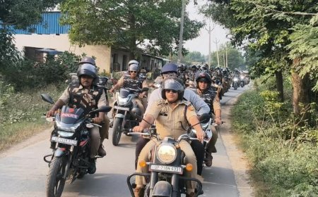 एसडीएम-सीओ ने बाइक से विसर्जन मार्ग का निरीक्षण किया:तमसा नदी के टक्सरा पुल पर सुरक्षा जांची, रास्ते में पेड़-बिजली के तार भी देखे