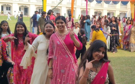 लखनऊ में डांडिया अनप्लग्ड आयोजित:विद्यार्थियों ने रंग-बिरंगे परिधानों में किया नृत्य, संगीत की धुन पर दिखा उत्साह