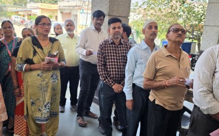 संभल में MLC खंड शिक्षक के लिए मतदान:7 मतदान केंद्रों पर 3,499 वोट, शिक्षामंत्री बोलीं- सभी सीटें हम जीतेंगे