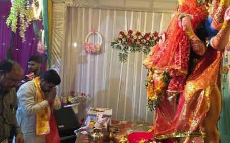 रसधान में सजा मां दुर्गा का पंडाल:माता रानी की आरती और पूजा-अर्चना कर भक्तों ने लिया आशीर्वाद