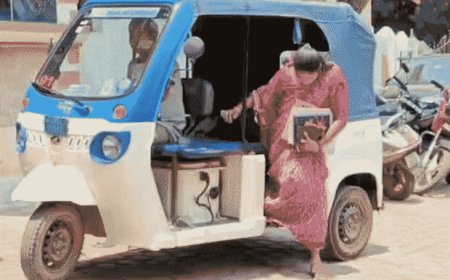 गोरखपुर में ई-रिक्शा में महिला से अश्लील हरकत:ड्राइवर ने गंदे गाने गाकर की छेड़खानी, विरोध करने पर मारपीट की