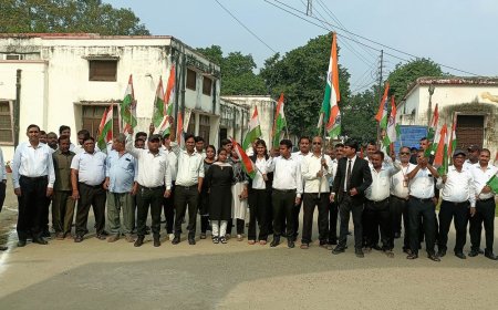 न्यायालय कर्मचारियों ने मांगों को लेकर निकाली तिरंगा यात्रा:बस्ती से जाकर 25 अक्टूबर को लखनऊ में करेंगे प्रदेशव्यापी सत्याग्रह