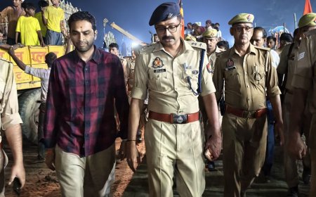 गंडक नदी में प्रतिमा विसर्जन की तैयारी:डीएम-एसपी ने व्यवस्थाओं का निरीक्षण किया, सुरक्षा के पर्याप्त इंतजाम के निर्देश दिए