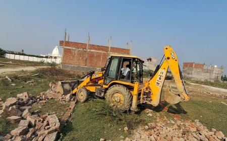 उन्नाव में 12 बीघा अवैध प्लाटिंग पर जेसीबी से कार्रवाई:कीमत 2.5 करोड़ रुपए, डीएम के निर्देश पर चलाया अभियान