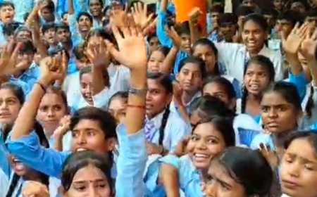 स्कूल की समस्याओं को लेकर छात्रों का प्रदर्शन:प्रधानाचार्य हटाए गए, डेढ़ घंटे जाम रहा नेवादा रोड; 4 लोगों पर FIR की तैयारी