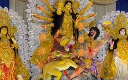 मुरादाबाद में महा सप्तमी पर मां दुर्गा का पूजन:श्रद्धालुओं ने संध्या आरती और धुनुची नृत्य से भक्तिमय माहौल बनाया