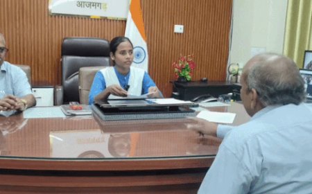 आजमगढ़ में एक दिन की डीएम बनी खुशी सिंह:मिशन शक्ति फेस 6 अभियान के तहत की जनसुनवाई, खरिहानी के फर्जी डॉक्टर की पहुंची पर पहली शिकायत