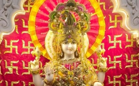 कानपुर में मां कालरात्रि की पूजा:बालाजी मंदिर में उमड़े सैकड़ों श्रद्धालु, सुख-समृद्धि की कामना कर लगाया भोग