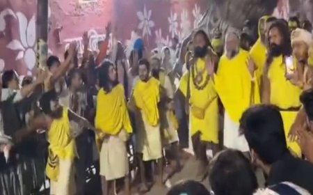 संत प्रेमानंद महाराज पहुंचे केली कुंज आश्रम:200 मीटर की पदयात्रा, दर्शनों को उमड़े भक्त
