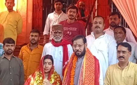कैबिनेट मंत्री कौशांबी के कड़ा धाम पहुंचे:परिवार के साथ मां शीतला के दर्शन कर सुख-समृद्धि की कामना की
