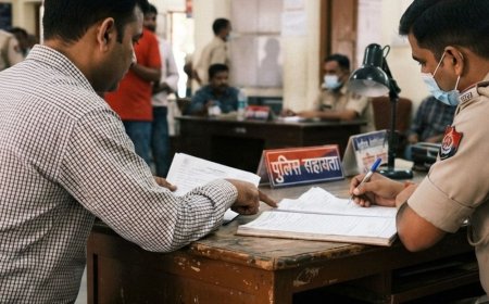 लखनऊ में कबाड़ कारोबार के नाम पर 3.15 लाख हड़पे:आर्थिक तंगी बताकर मां-बेटे ने कर्ज लिए थे, मोहल्ला छोड़कर फरार हुए