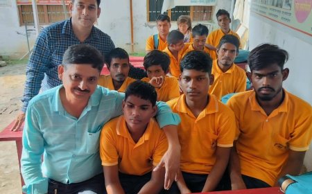 जौनपुर में बच्चों को खाद्य सामग्री दी:लायंस क्लब गोमती ने किया वितरण, 3 माह हेतु मिला आवश्यक सामान