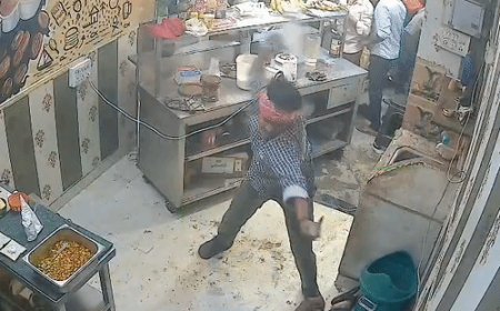 वाराणसी में दुकान के अंदर घुसकर युवक को पीटा:जग से सिर पर 8 बार किया हमला, हमलावरों से बचने के लिए दुकान में घुसा था