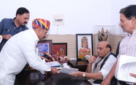 लखनऊ में राजनाथ सिंह से मिले अश्वनी सिंह:गगहा क्षेत्र में सैनिक स्कूल, केंद्रीय विद्यालय; आधुनिक खेल स्टेडियम की मांग