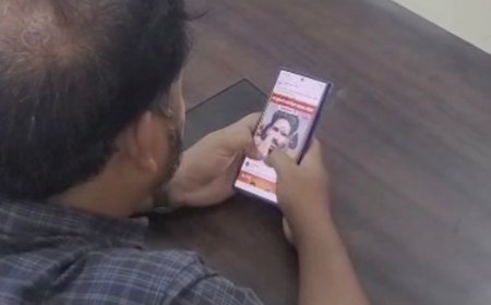 समाधान दिवस में फेसबुक चलाते दिखे बीडीओ:डीएम बोले- वीडियो की जांच कराकर होगी कार्रवाई, जांच के बाद होगी कार्रवाई