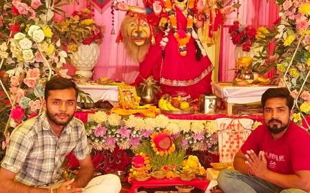 कानपुर में मां दुर्गा की प्रतिमा स्थापित:धार्मिक अनुष्ठान उपरांत महाआरती, कल विशाल भंडारे संग बंटेगा प्रसाद