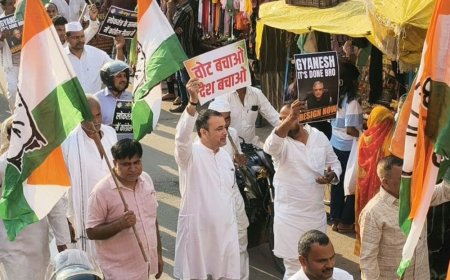 कांग्रेस कार्यकर्ताओं ने निकाला मार्च:चुनाव आयुक्त के इस्तीफे की मांग, बोले- वोट चोरी कर भाजपा ने किया देशद्रोह