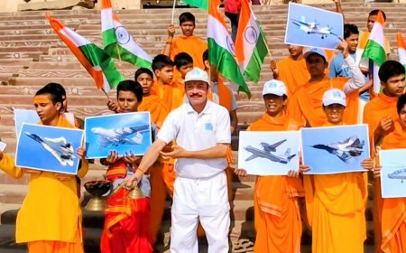 एयर शो के लिए मां गंगा की आरती:‘विंग्स ओवर गंगा’ के सुरक्षित आयोजन के लिए नमामि गंगे टीम ने की प्रार्थना