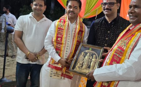 बदायूं में मां भगवती का जागरण:भजनों और डांडिया से भक्तिमय हुआ राजमहल गार्डन, जनप्रतिनिधियों ने की सहभागिता
