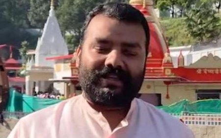 हनुमान अंश फिल्म की टीम कैंची धाम पहुंची:भिनेता शोभिनव सत्या ने बाबा नीब करौरी महाराज के दर्शन किए, सीएम ने फिल्म टैक्स फ्री की