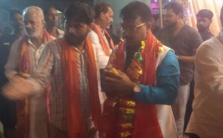 मिल्कीपुर में 480 स्थानों पर स्थापित दुर्गा प्रतिमाएं:विधायक दुर्गा पूजा पंडालों में पहुंचकर आरती में हुए शामिल