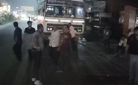 बागपत में बस-टेंपो की साइड लगने पर विवाद:बस का बंपर टूटा, विरोध करने पर टेंपो चालक मारपीट को उतारू हुआ; लोगों ने शांत कराया