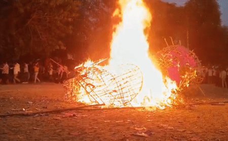 आज अखबार नहीं, पढ़िए जालौन की बड़ी खबरें:रावण-मेघनाद के पुतलों का दौड़ाते हुए वध, युवक को दरोगा ने थप्पड़ मारा