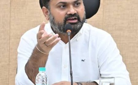 RTE से एडमिशन नहीं देने वाले 22 स्कूल रडार पर:डीएम ने की समीक्षा बैठक, बोले- तीन दिन में एडमिशन नहीं तो मान्यता होगी निरस्त
