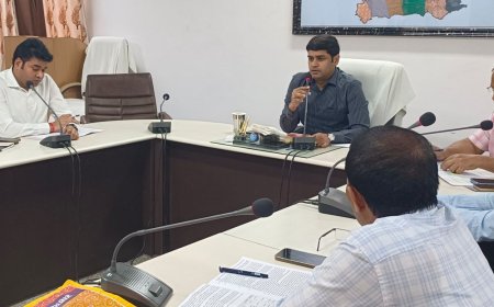मऊ में 14 केंद्रों पर होगी पीईटी-2026 परीक्षा:37,440 अभ्यर्थी देंगे एग्जाम, डीएम ने अधिकारियों संग की बैठक