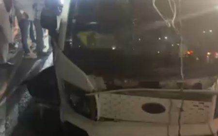हाईवे पर स्विफ्ट कार के ऊपर चढ़ा मिनी ट्रक:महिला घायल, सबली कट के पास तीन वाहन भिड़े, हादसे से लगा जाम