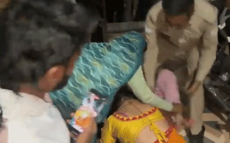 करवा चौथ पर पत्नी को प्रेमी के कमरे में पकड़ा:देवरानी-जेठानी में लात-घूंसे चले, एक-दूसरे को बाल पकड़कर घसीटा; VIDEO