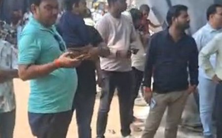 इटावा में पीईटी परीक्षा में 39% अभ्यर्थी गैरहाजिर:22 केंद्रों पर हुई पीईटी, 7,983 अभ्यर्थियों ने छोड़ी परीक्षा; पेपर के बाद शहर में जाम