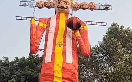 महोबा में 55 फीट का रावण जलेगा:मंगलवार को डाक बंगला मैदान में होगा दहन, 10 दिन में बना पुतला