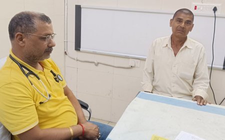 महराजगंज कोतवाली के पास कुत्ते ने 20 लोगों को काटा:शहर में दहशत का माहौल, लोगों ने अधिकारियों से मदद मांगी