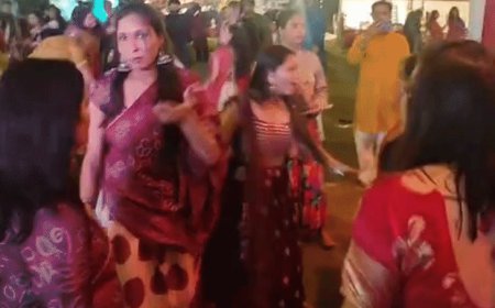 लखनऊ में नवरात्रि गरबा फेस्टिवल की धूम:यूपी दर्शन पार्क में गुजराती ड्रेस में महिलाएं पहुंची, युवाओं ने जमकर डांस किया